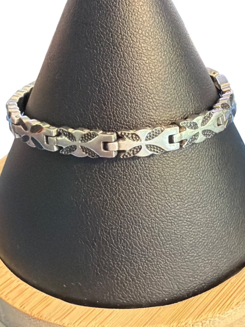 Stainless Steel Magnetic Bracelet Textured Link Design Fold Over Clasp 6.5"